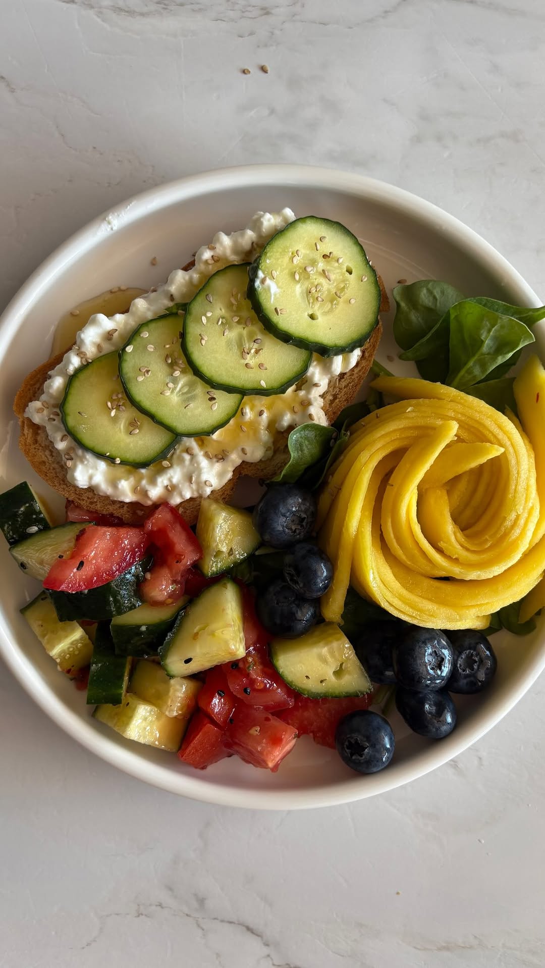 Pretty Breakfast with Cottage Cheese and Mango Rose recipe