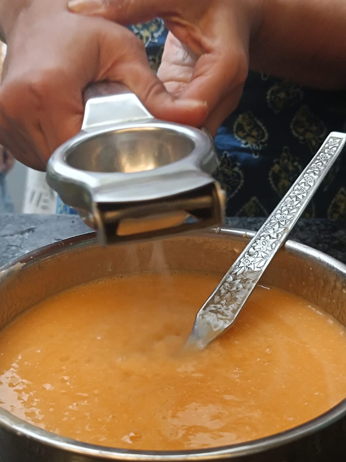 Step 1.1: Add lemon juice and a few mint leaves to the juice and stir gently