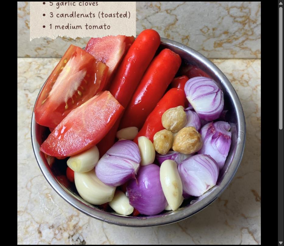 Step 1.1: Blend the chilies, shallots, garlic, toasted candlenuts, and tomato into a paste
