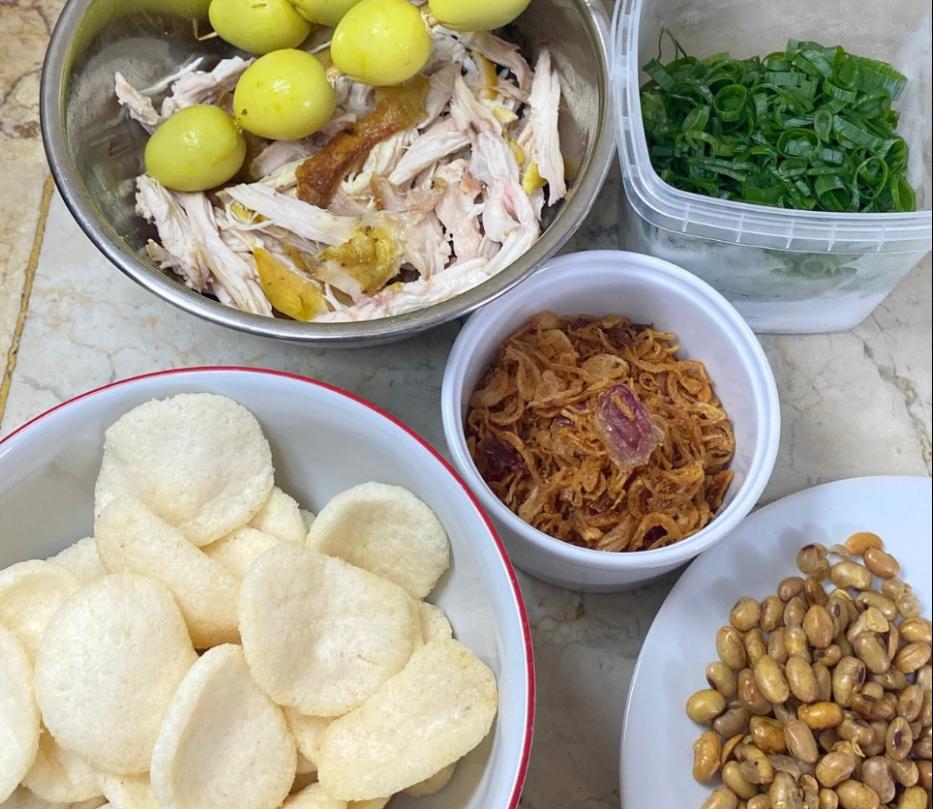 Step 1.1: Serve the porridge topped with shredded chicken, quail eggs, fried shallots, chopped scallions, crackers, and fried soybeans