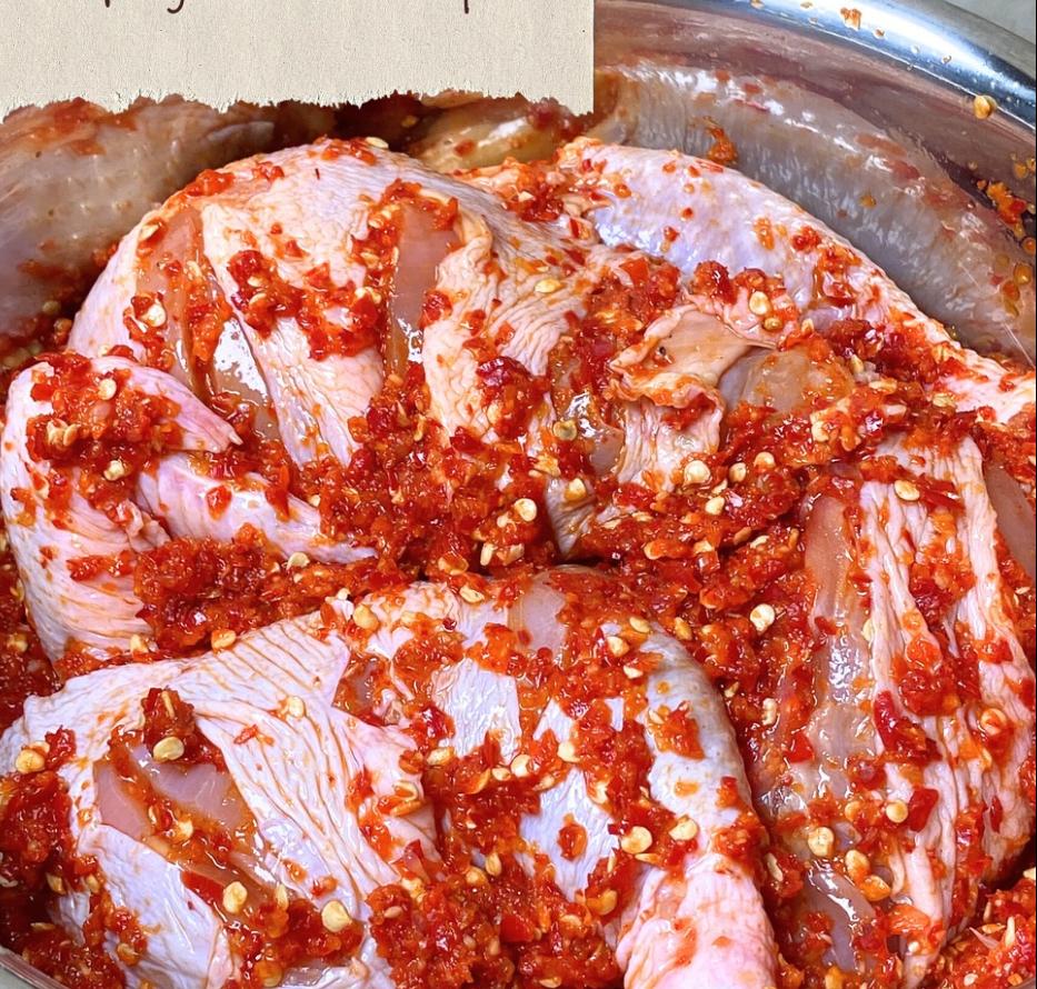 Step 3.1: Add the seasoned spice blend to the marinated chicken and mix well until all the chicken is fully coated with spices