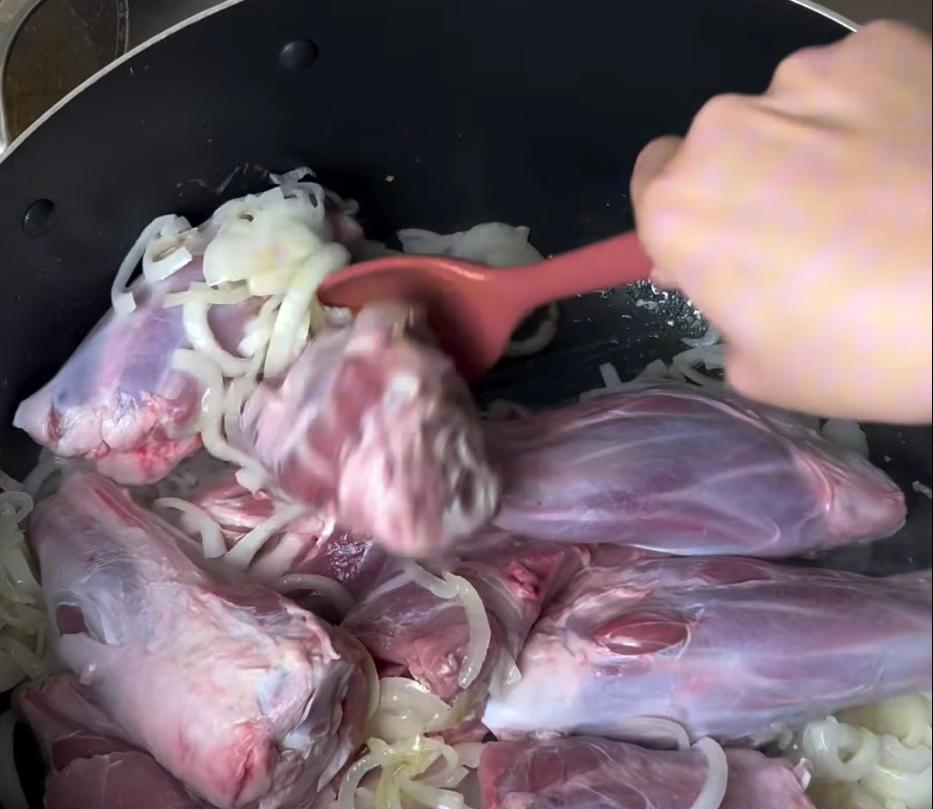 Step 1.1: Cook the lamb with the onions, oil, salt, black cardamon, cardamon powder, and caraway seeds for 2 hours on medium heat until the lamb is tender and aromatic