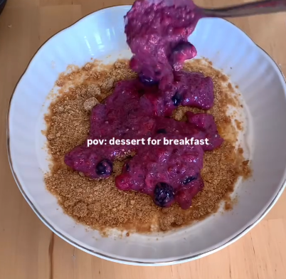 Step 1.1: top the cookie crumbs with the pudding, and fresh passion fruit on top
