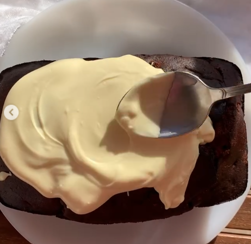 Step 2.1: Drizzle or spread the melted white chocolate on top