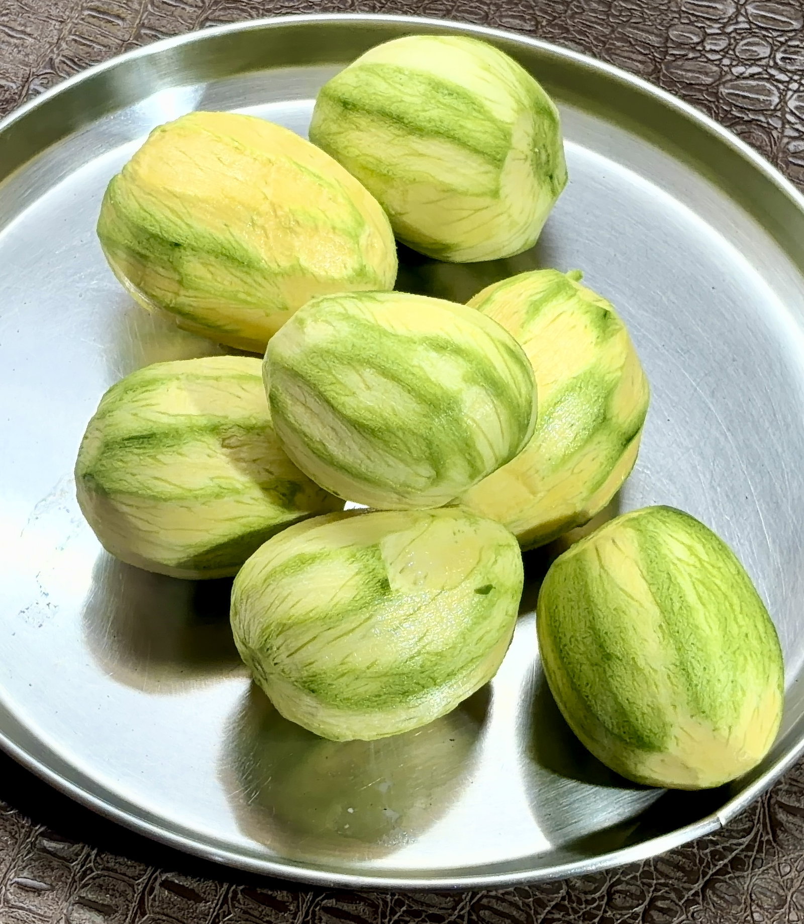 Step 1.1: Wash the raw mangoes thoroughly and wipe them completely dry with a clean towel