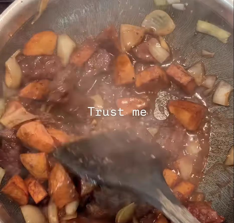Step 1.1: Return the beef, pour in the sauce, then add the potatoes and toss everything together