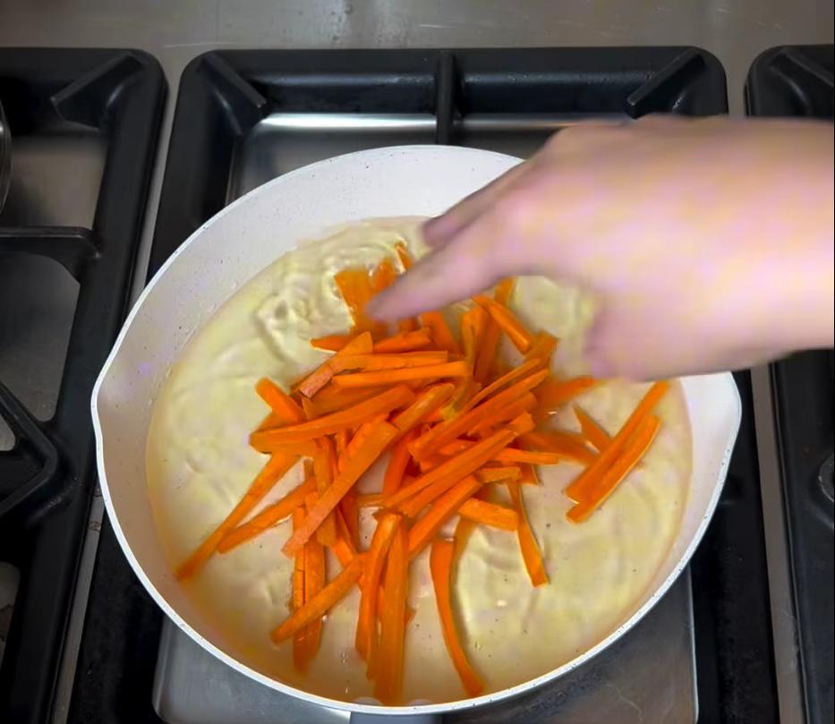Step 1.1: Fry the carrots with the sugar until they are slightly caramelized and set aside
