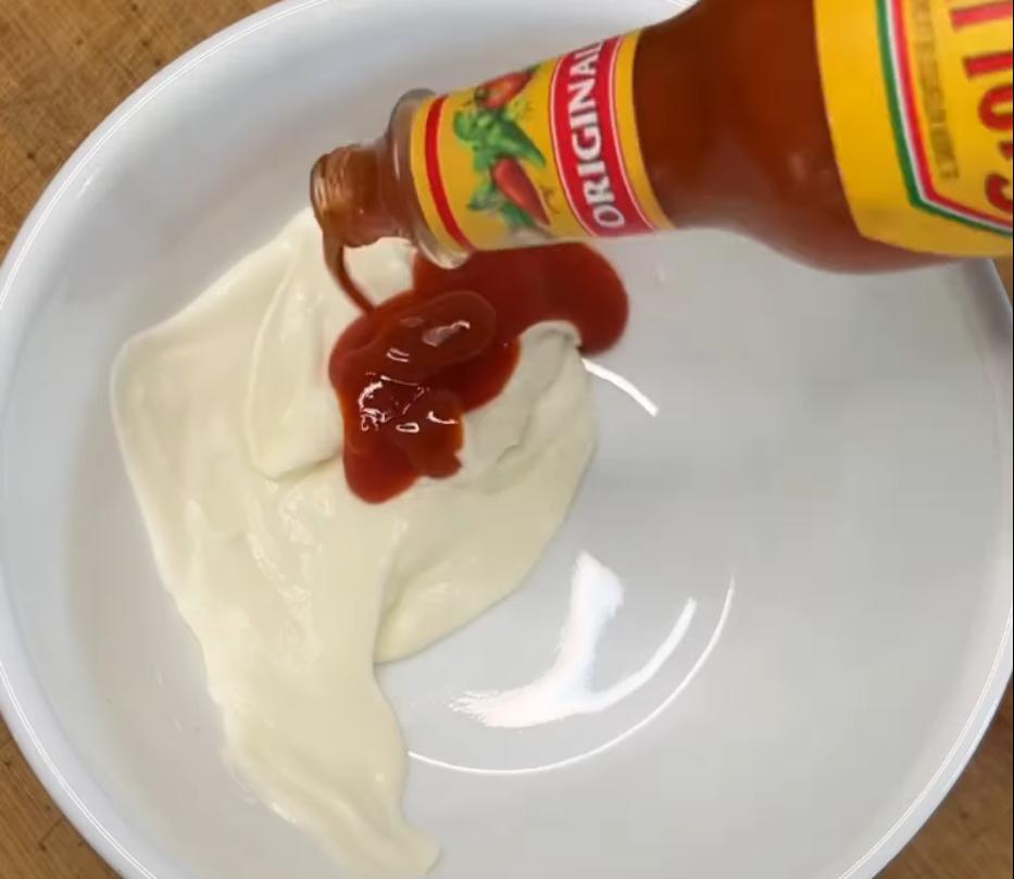Step 3.1: Mix Greek yoghurt, Sriracha sauce, hot sauce, and lime juice in a bowl