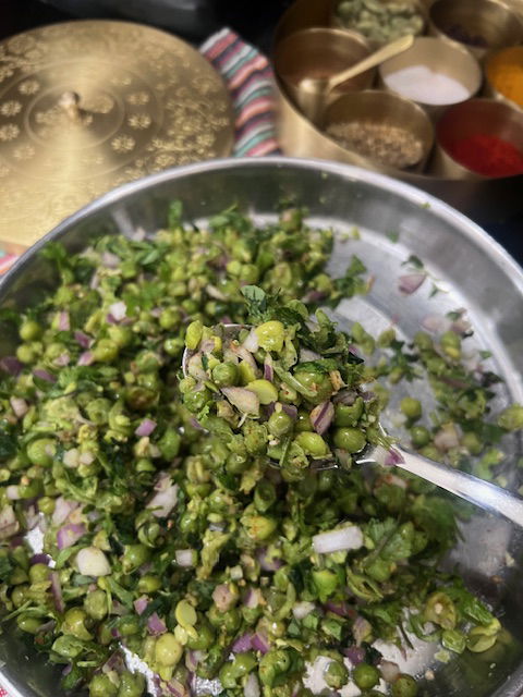 Step 2.1: Mezcla bien y añade la sal en la masa enrollada justo antes de rellenar, como se explica en los pasos siguientes, para evitar que se libere humedad