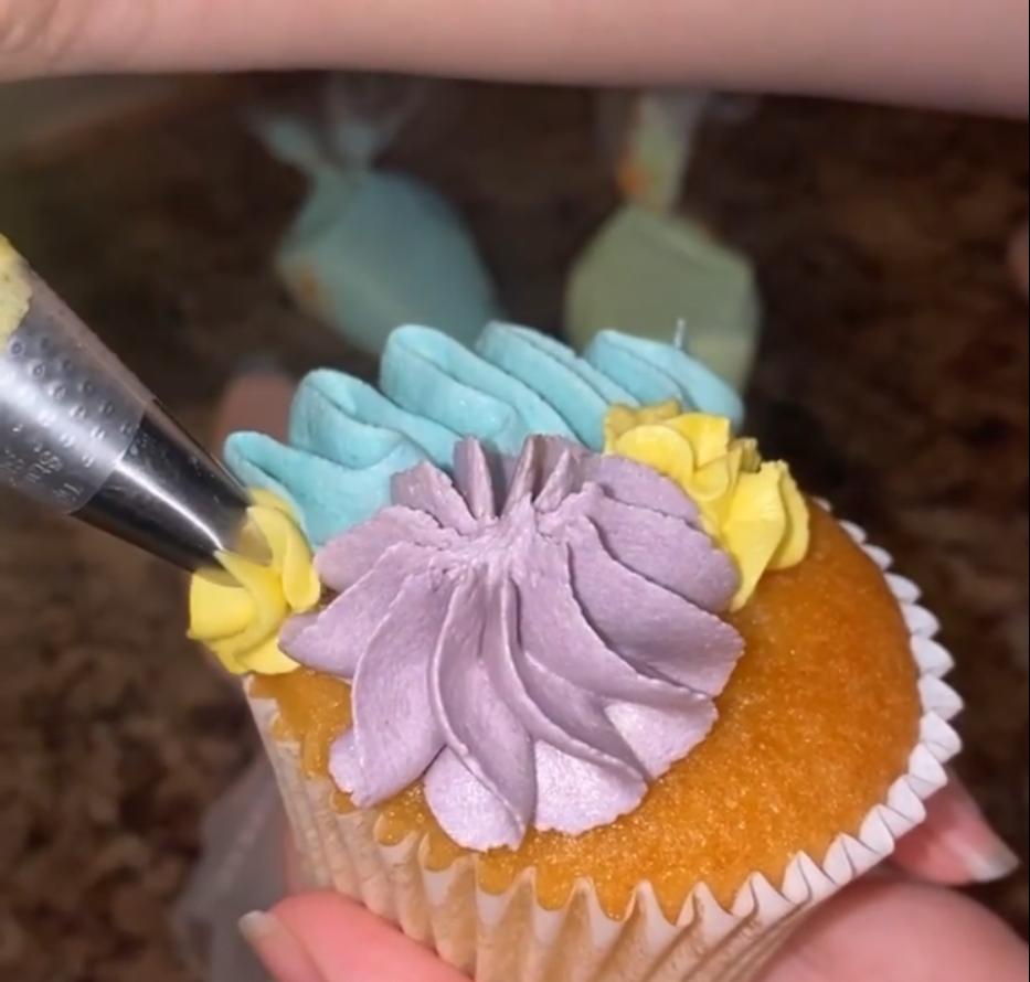 Step 2.1: Pipe the buttercream onto the cupcakes and decorate to your liking