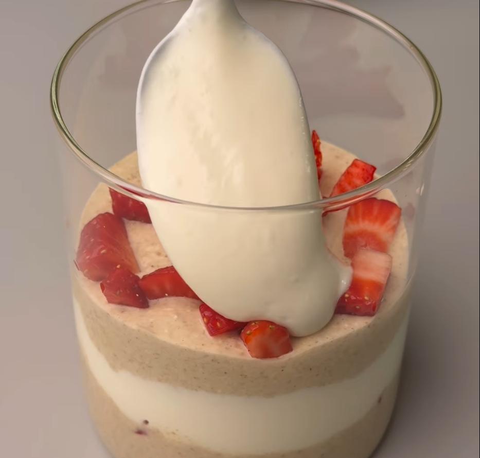 Step 1.2: Layer the oat base, then berries, then protein cream in a jar