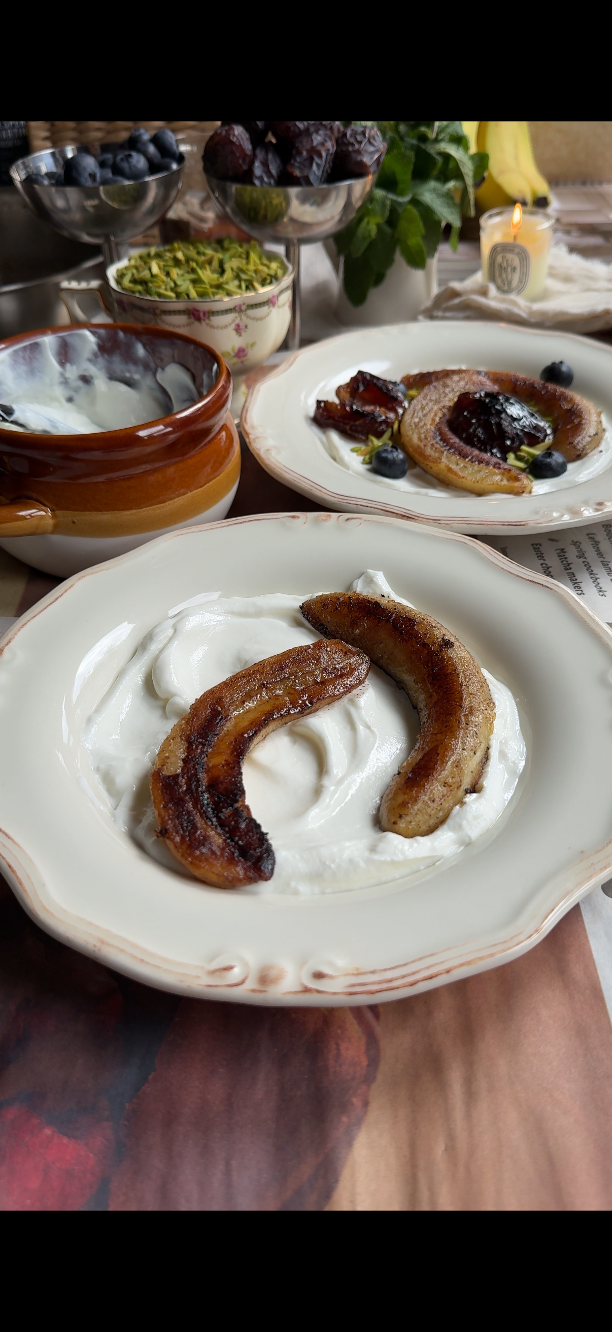 Step 2.1: Top the yogurt with the caramelised bananas and dates