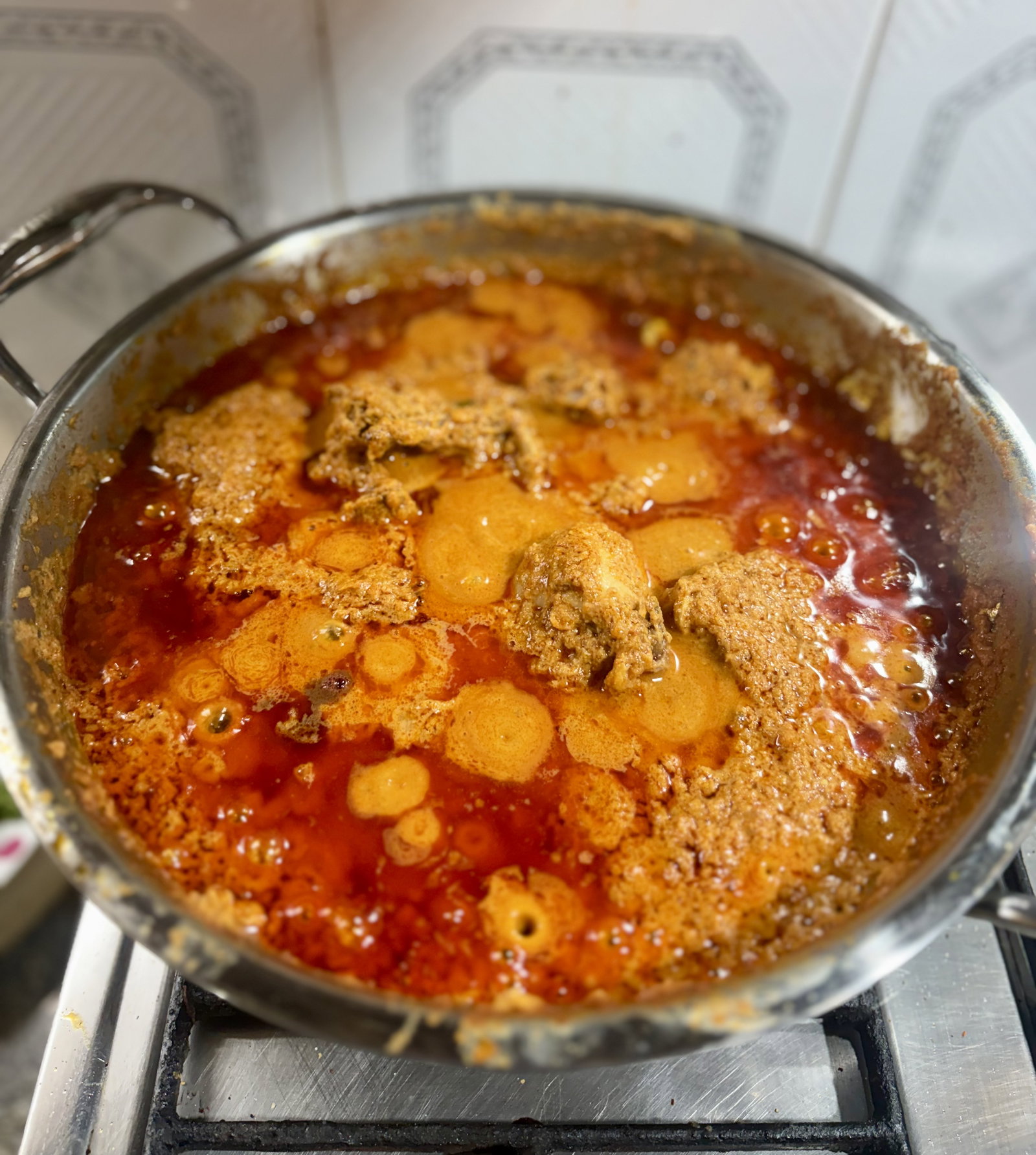 Step 3.1: Pour in the hot water and stir well