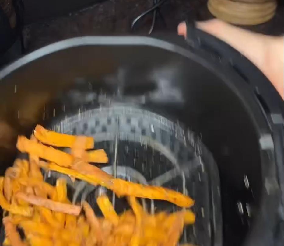 Step 2.1: Air fry sweet potato fries at 200 C for 25 minutes until crispy and golden