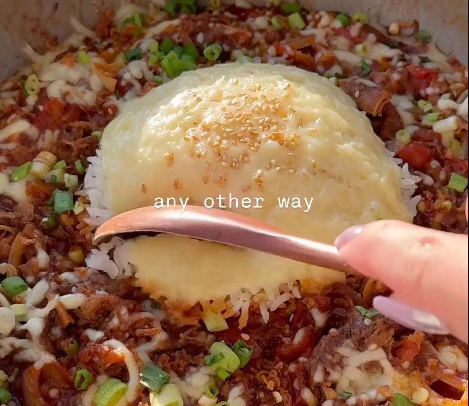 Step 1.1: Finish with spring onions, fried onions and sesame seeds