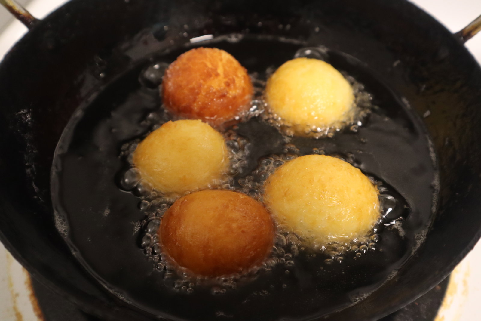 Step 4.1: Fry over medium-low heat, turning gently until evenly golden brown