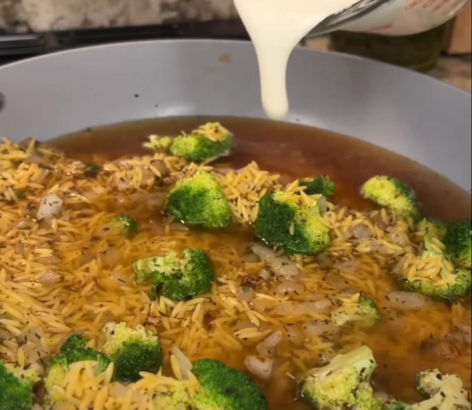 Step 1.1: Stir in chicken broth and heavy cream, cover with a lid, lower heat, and simmer for 10 minutes until orzo is cooked through