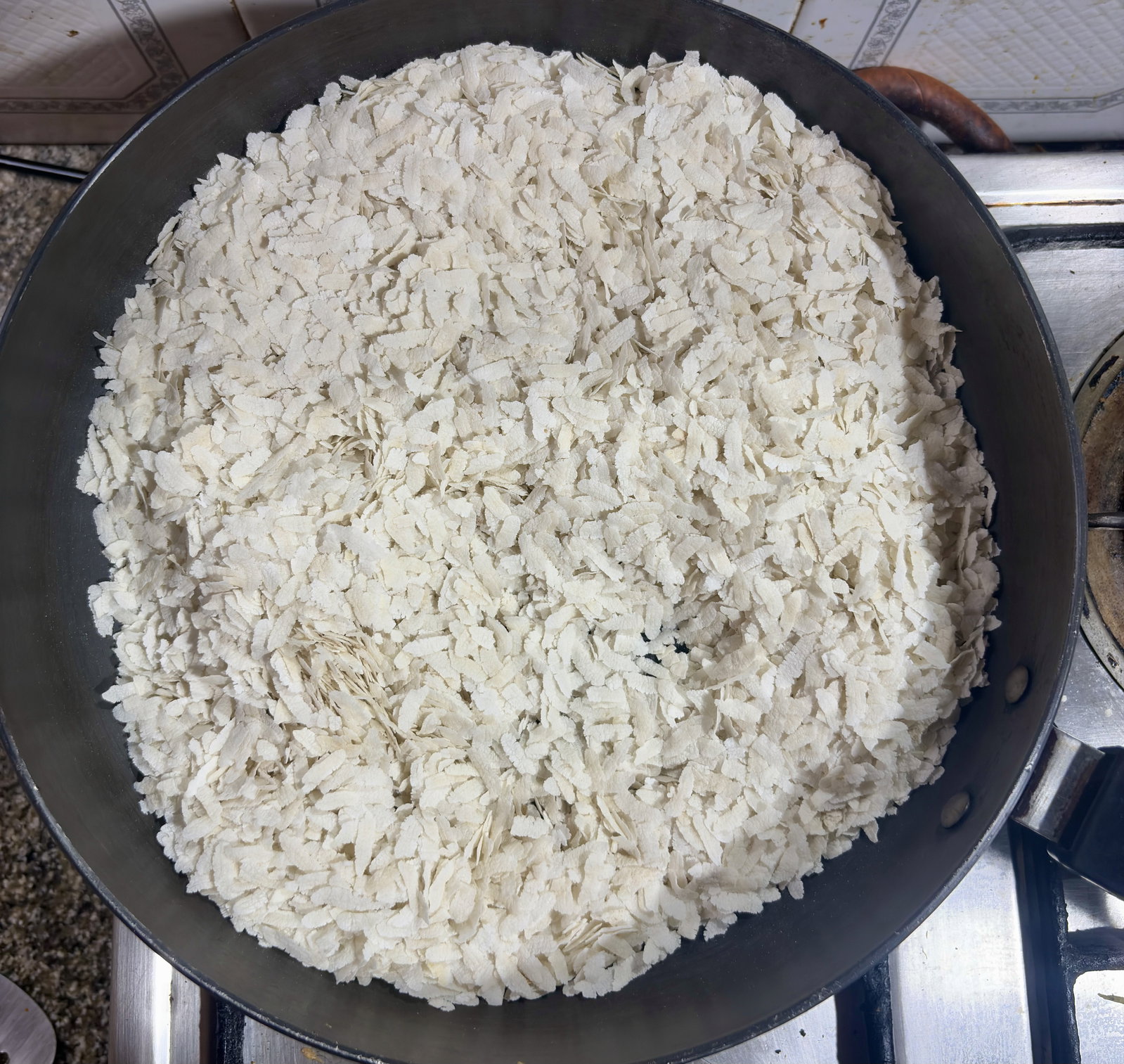 Step 1.1: Add the thin poha and dry-roast for 5-6 minutes, stirring gently and continuously to avoid breakage
