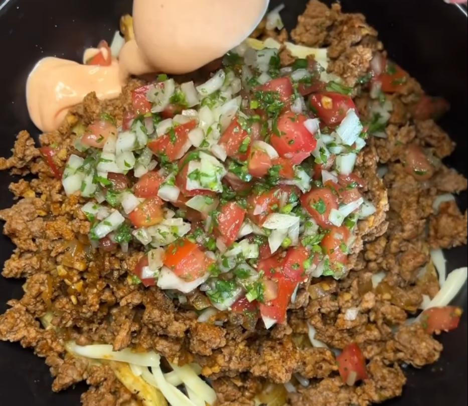 Step 5.1: Top with pico de gallo and sriracha yoghurt sauce