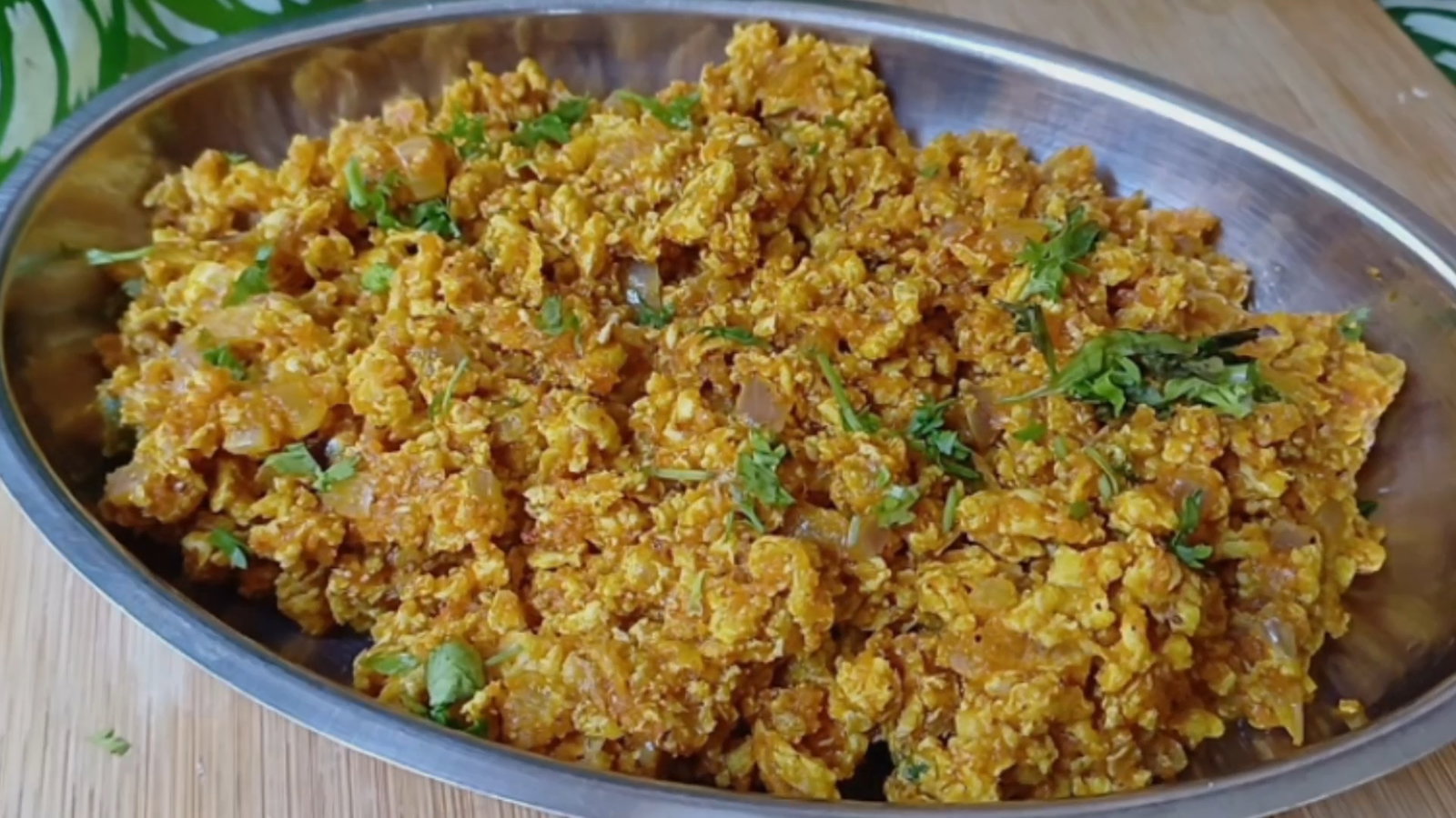 Step 2.1: Garnish with chopped coriander leaves and serve hot with chapati, rice, or bread