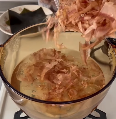 Step 1.1: Turn off the heat and add the katsuobushi to the pot