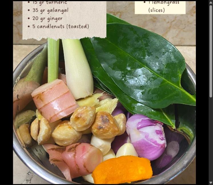 Step 2.1: Blend the shallots, garlic, turmeric, galangal, ginger, and toasted candlenuts into a smooth paste