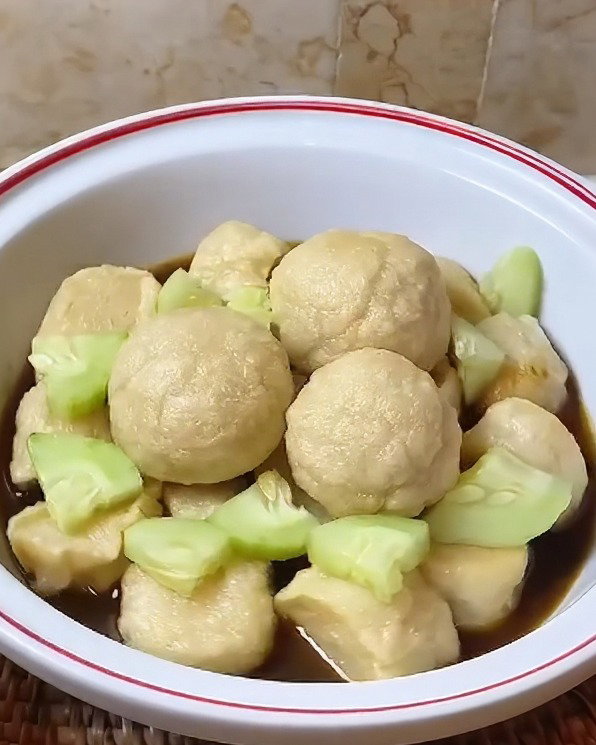 Pempek (Palembang Fishcake with Cuko Sauce) recipe