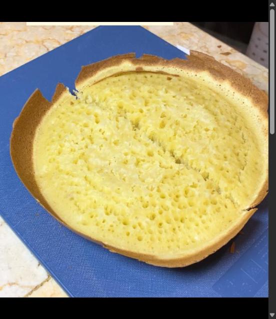 Step 3.1: Slice the martabak in half while still warm