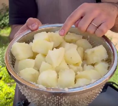 Step 1.1: Strain the potatoes completely and toss them in the strainer to create scrunchy edges