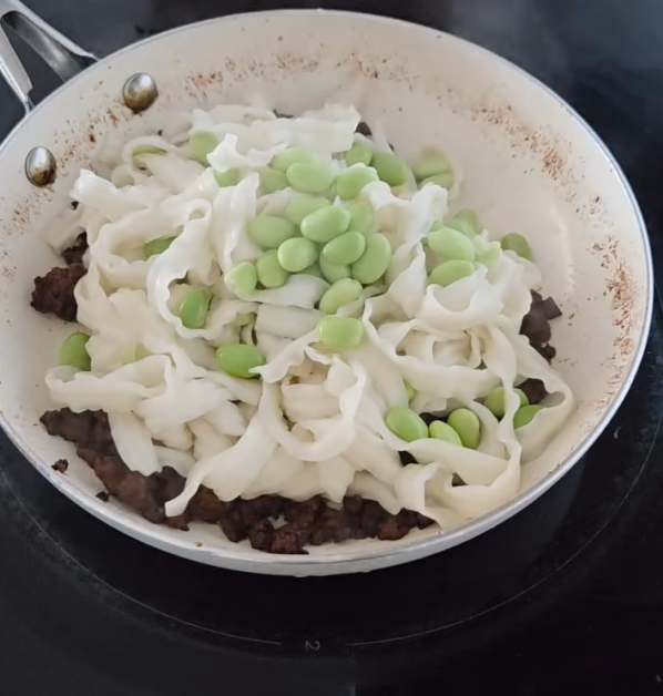 Step 3.1: Mix in the sauce packet that comes with the noodles, ensuring everything is evenly coated
