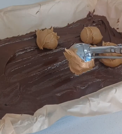 Step 1.1: Add 2 tbsp of peanut butter in 6 sections and use a knife to swirl and combine with chocolate brownie batter