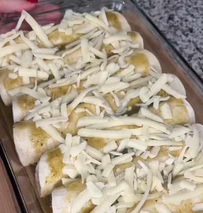 Step 2.1: Pour remaining green enchilada sauce over the top and sprinkle with shredded cheese