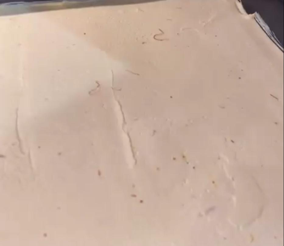 Step 3.1: Spread the cream mixture on top of your crust and smooth it over