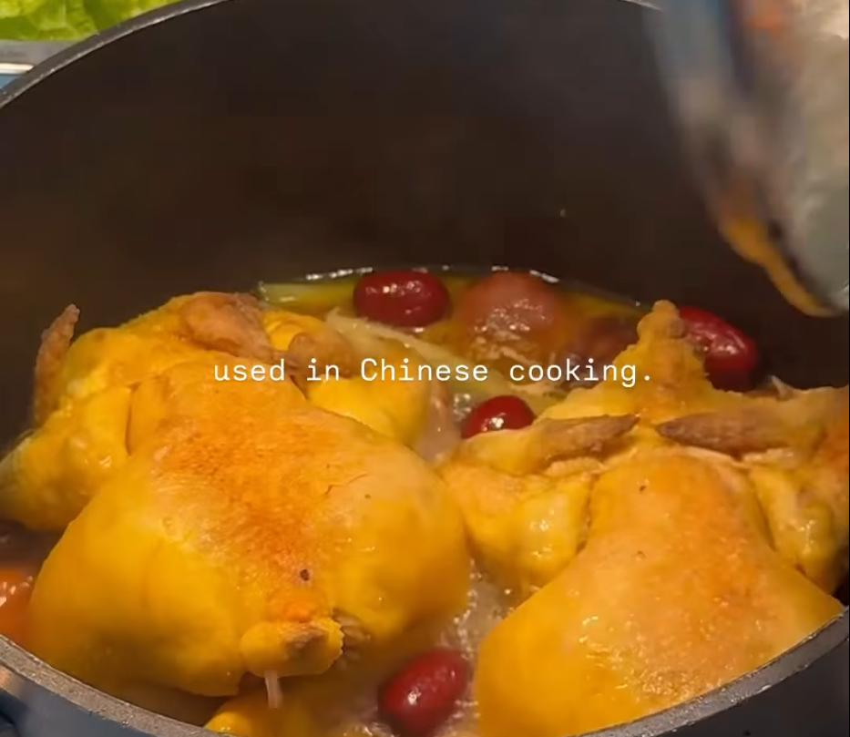 Step 1.1: Lower the heat, add the jujube and salt