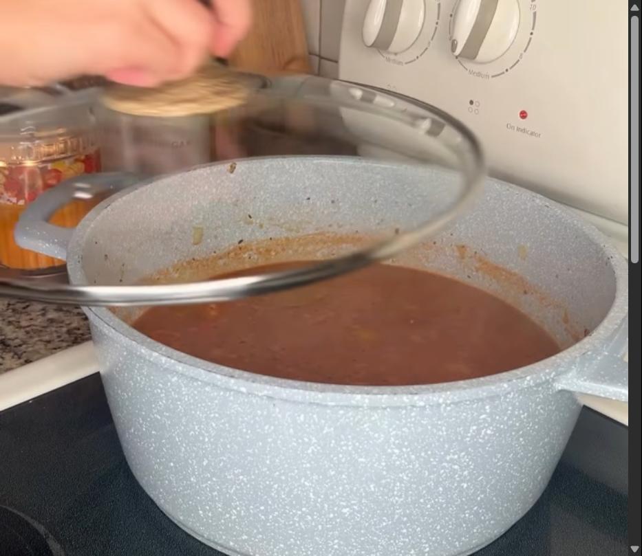 Step 3.1: Once boiling, add a bay leaf, cover with a lid, lower the heat, and simmer for 30 minutes until the rice is cooked and most of the liquid is absorbed