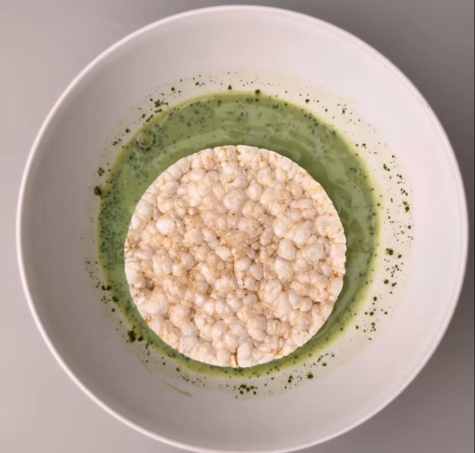 Step 1.1: Mix matcha with milk and quickly dip rice cakes