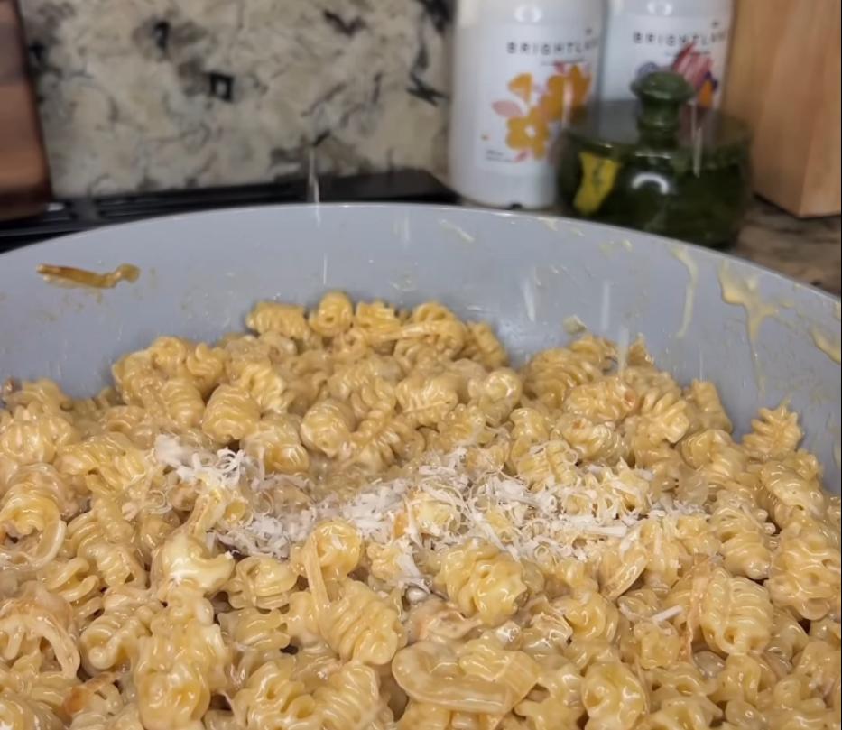 Step 3.1: Toss the cooked pasta with the creamy caramelized onion sauce