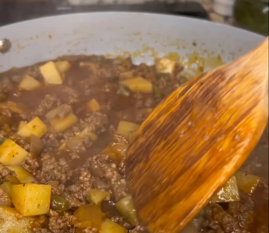 Step 1.1: Remove lid and continue simmering for another 15 minutes until the mixture is reduced and thickened