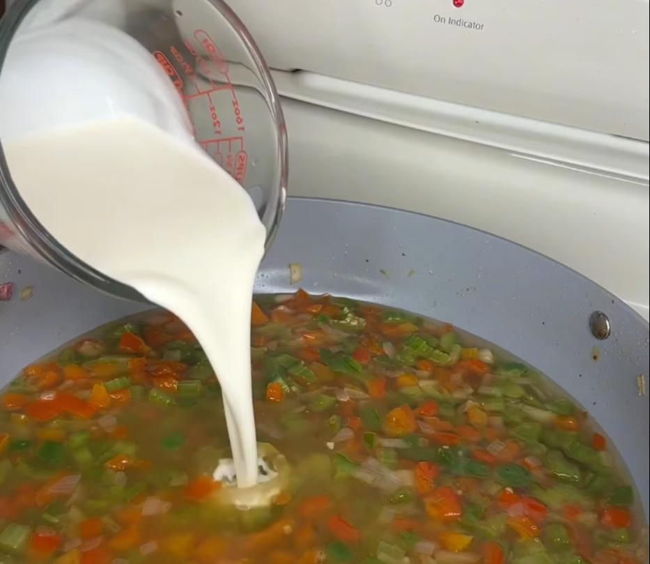 Step 2.1: Pour in chicken broth and heavy cream, and bring the mixture to a boil