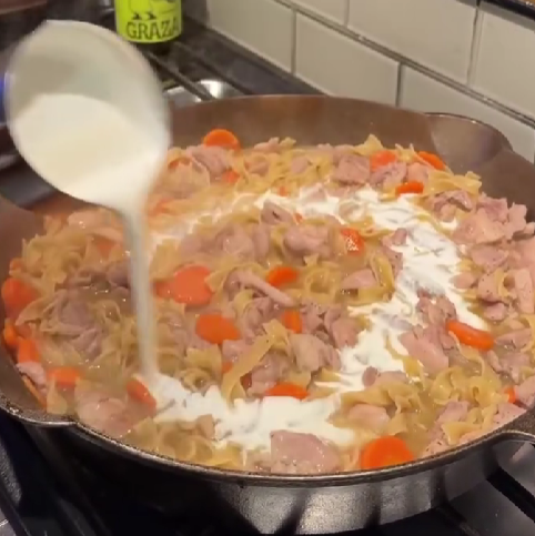 Step 6.1: Stir in heavy cream and Worcestershire (if using)