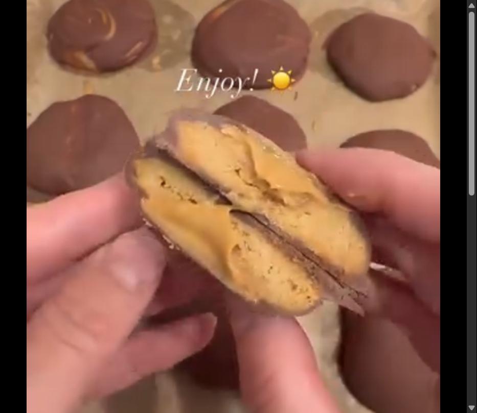 Step 3.1: Dip each cookie into the melted chocolate to coat completely