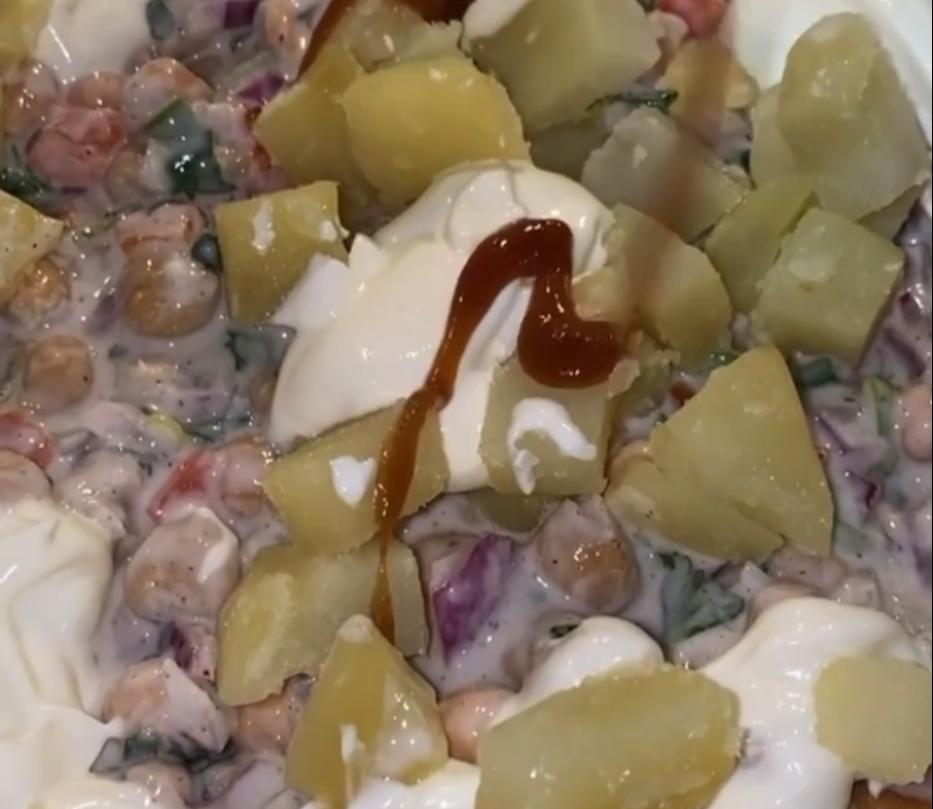 Step 3.1: Top with fresh yogurt, tamarind sauce, and mint sauce