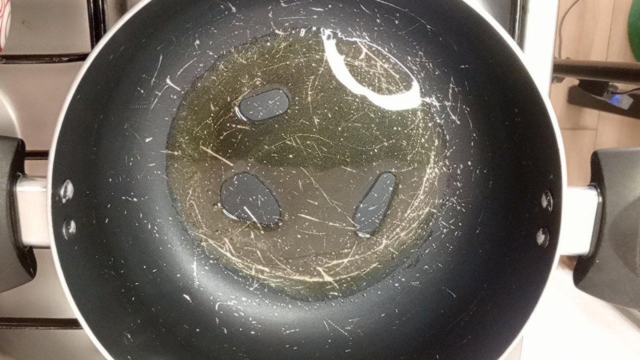 Step 1.1: Prepare your sufuria and ingredients