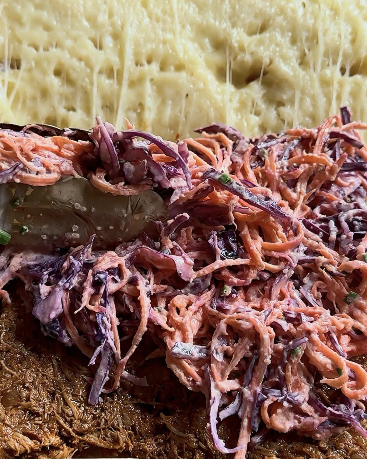 Step 4.1: Add the creamy coleslaw on top of the chicken