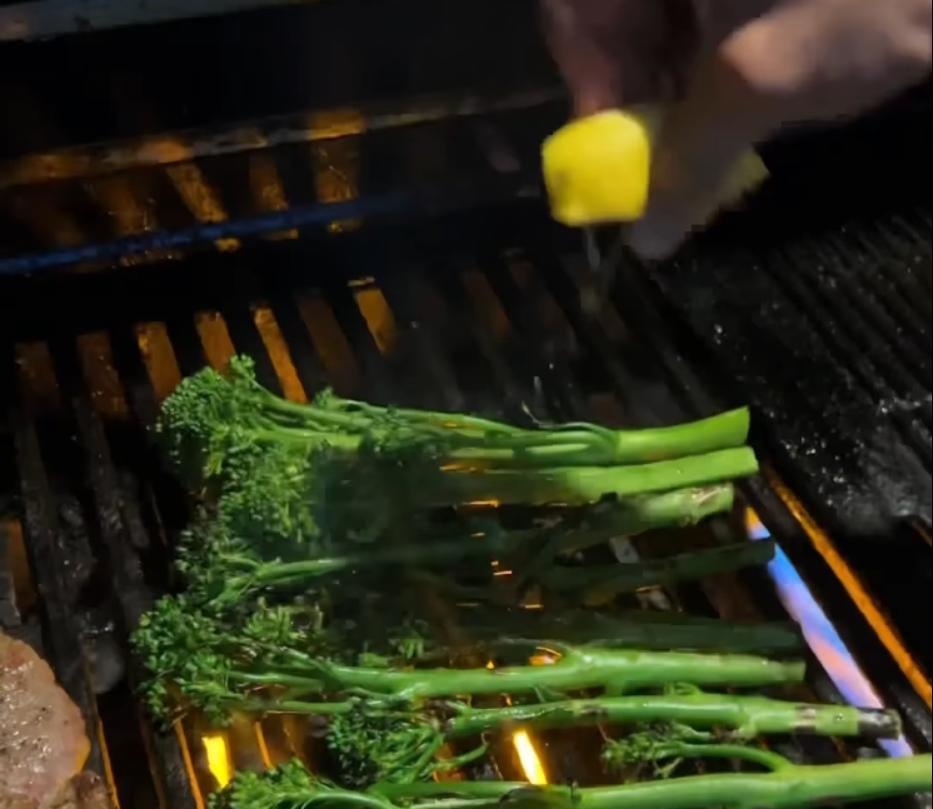 Step 4.1: Add a squeeze of lemon juice and season with salt, pepper, and garlic powder