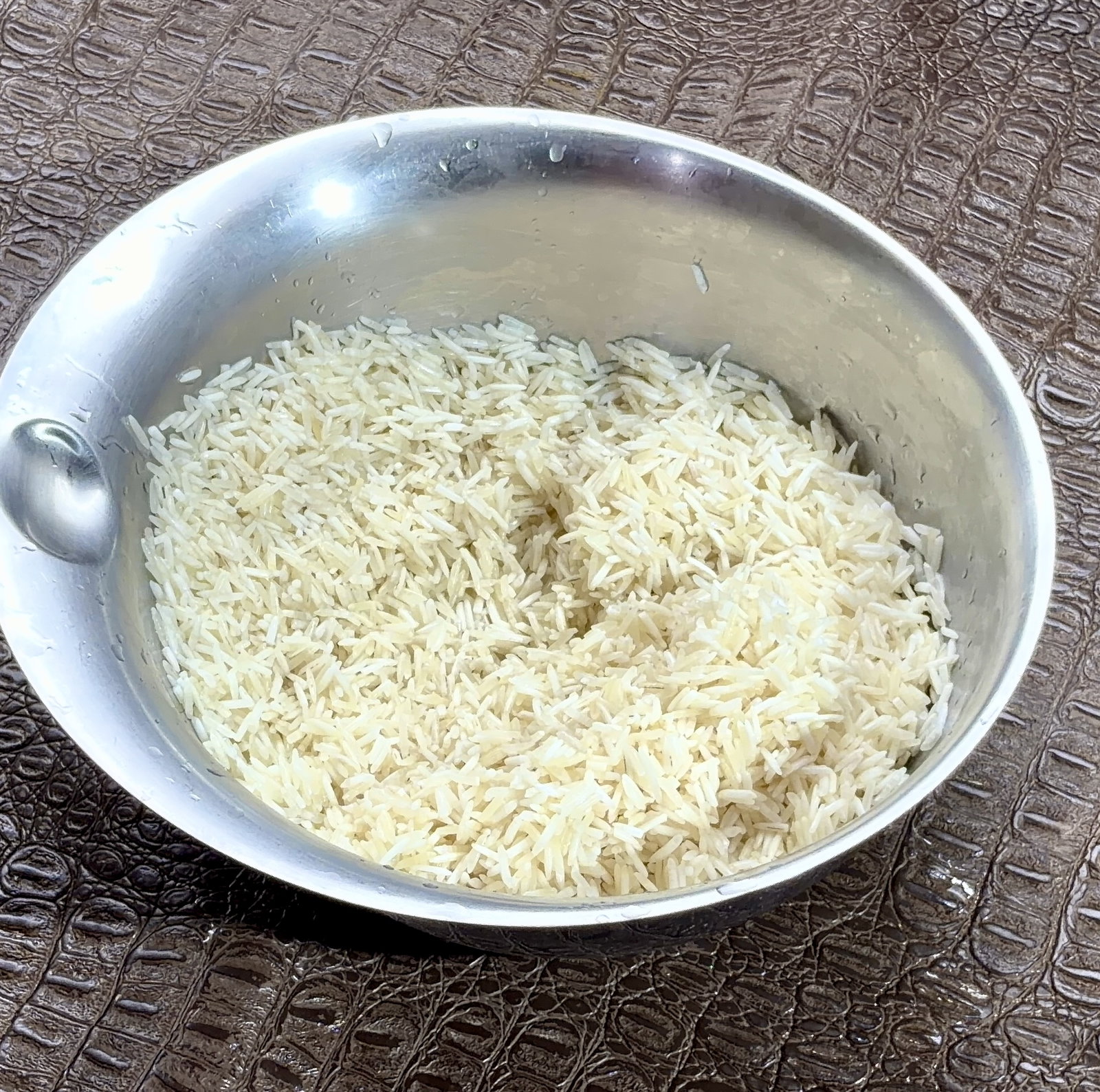 Step 1.1: Wash the basmati rice thoroughly and soak it in water for 15–20 minutes
