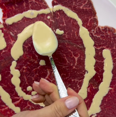 Step 1.1: Arrange the slices on a plate and drizzle generously with the prepared sauce