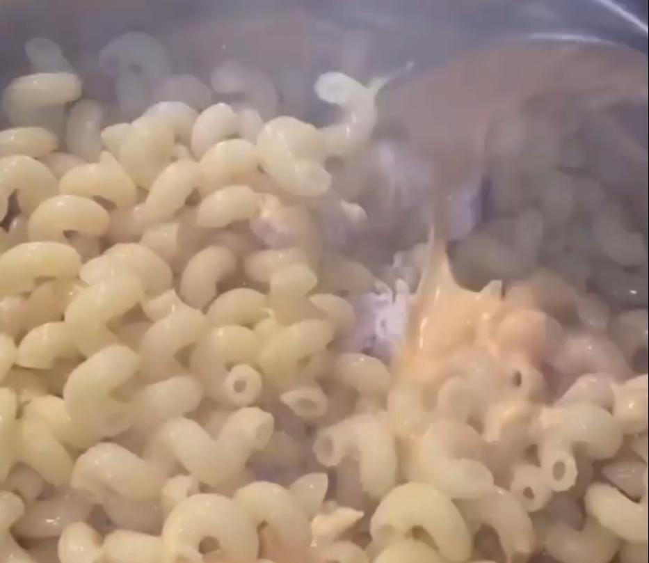 Step 1.1: Add shredded chicken and cooked pasta, mixing through the sauce until evenly coated