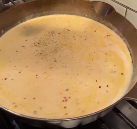 Step 3.1: Pour in heavy cream and reserved pasta water