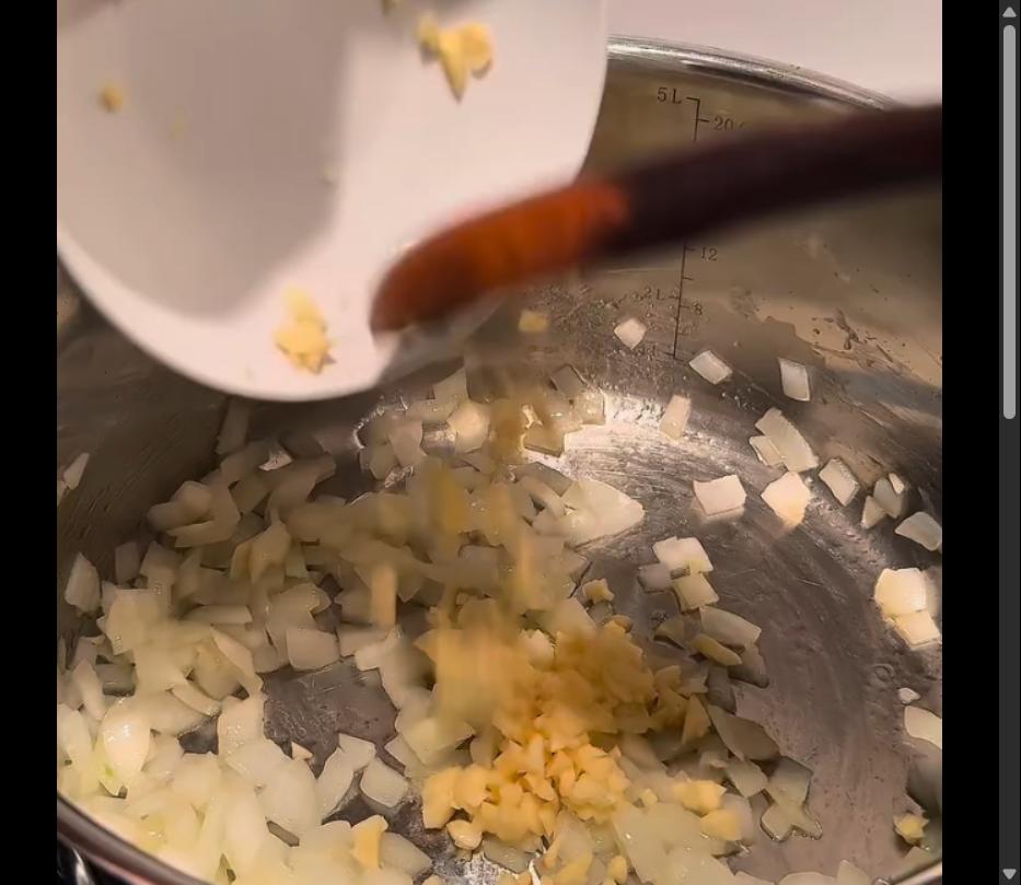 Step 1.1: Add minced garlic and sauté for 1 minute until fragrant